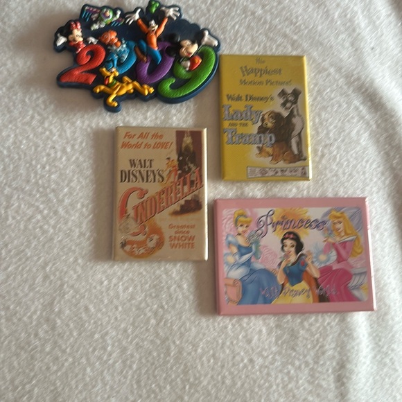 Disney Magnets - Picture 1 of 1